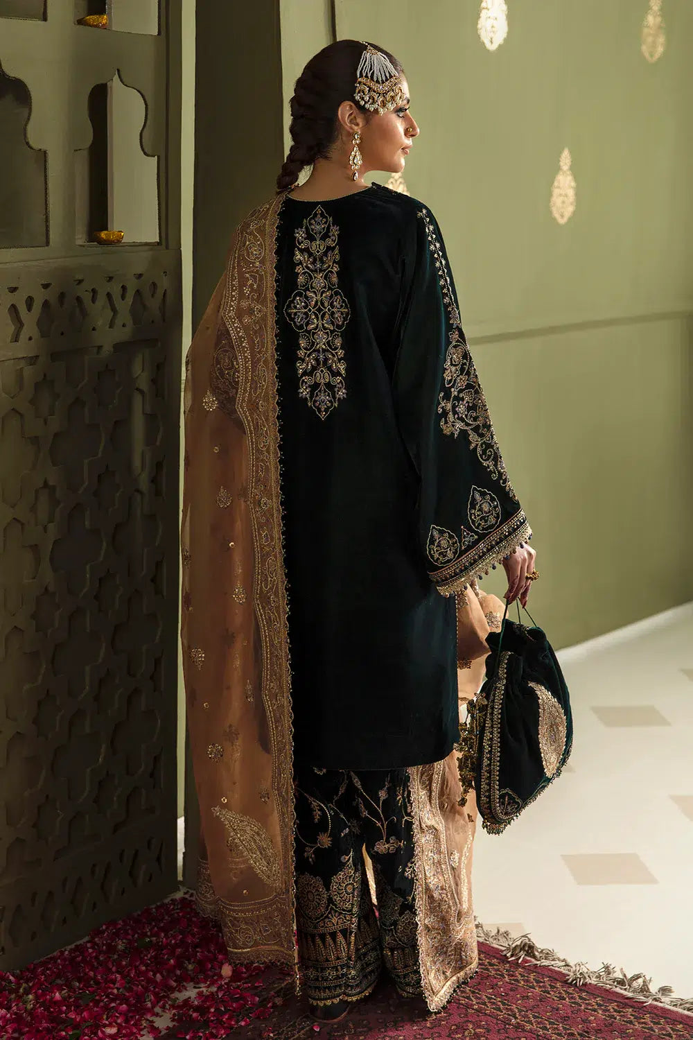 Baroque | Jahanara Luxury Velvet 23 | UF-464 - Khanumjan  Pakistani Clothes and Designer Dresses in UK, USA 