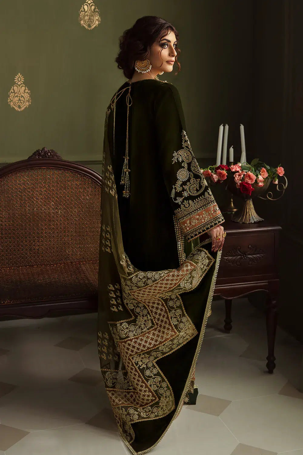 Baroque | Jahanara Luxury Velvet 23 | UF-461 - Khanumjan  Pakistani Clothes and Designer Dresses in UK, USA 