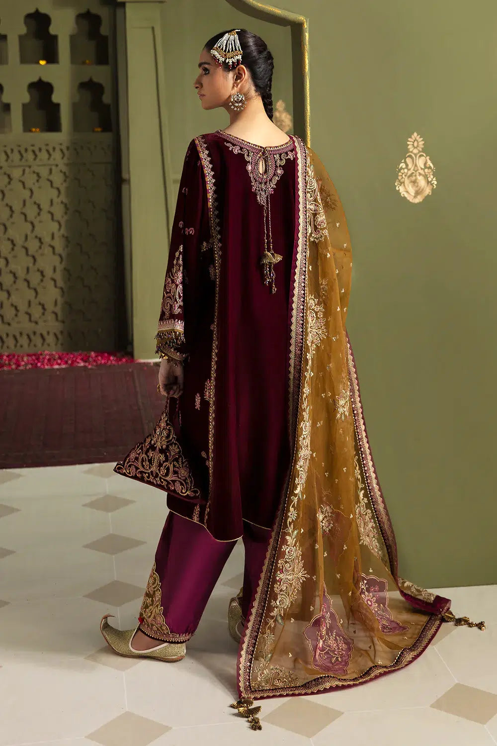 Baroque | Jahanara Luxury Velvet 23 | UF-465 - Khanumjan  Pakistani Clothes and Designer Dresses in UK, USA 