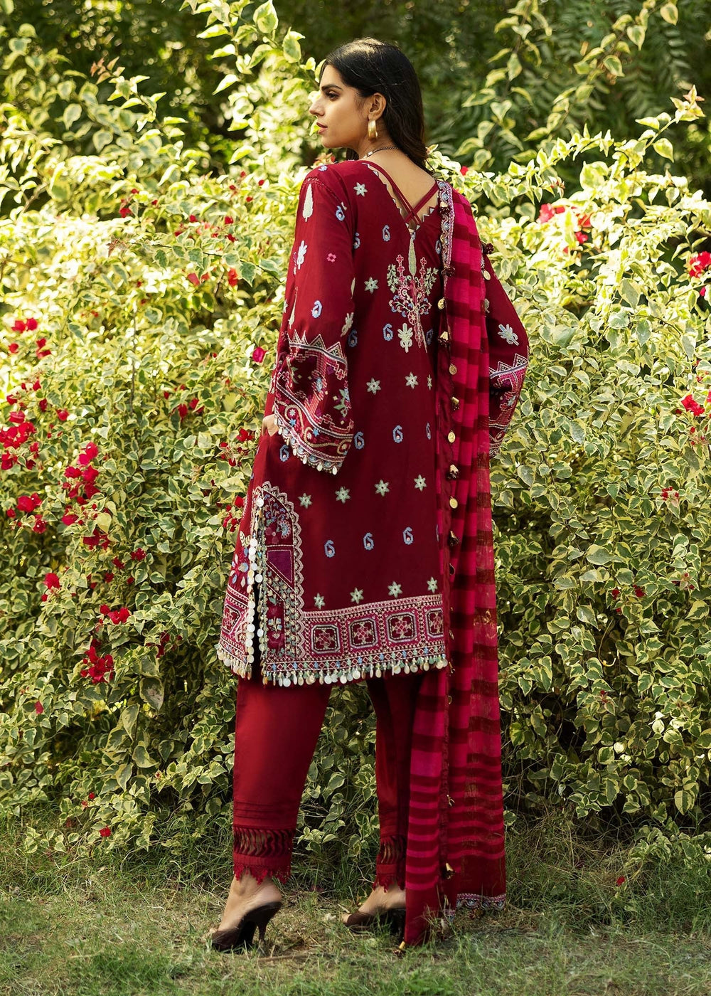 Sadaf Fawad Khan | Siraa Lawn 25 |WISTERIA - B