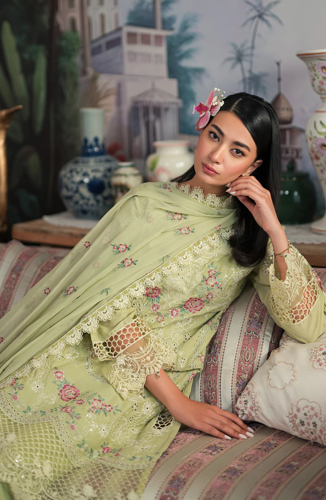 Emaan Adeel | Ayra Luxury Lawn 24 | AR-02 - Khanumjan  Pakistani Clothes and Designer Dresses in UK, USA 