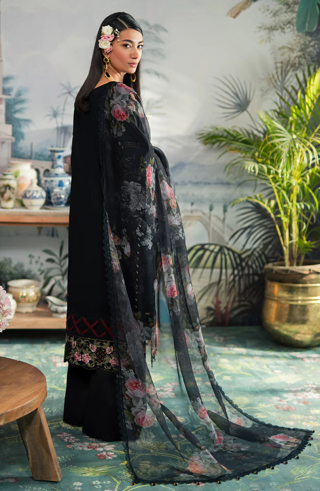 Emaan Adeel | Ayra Luxury Lawn 24 | AR-05 - Khanumjan  Pakistani Clothes and Designer Dresses in UK, USA 