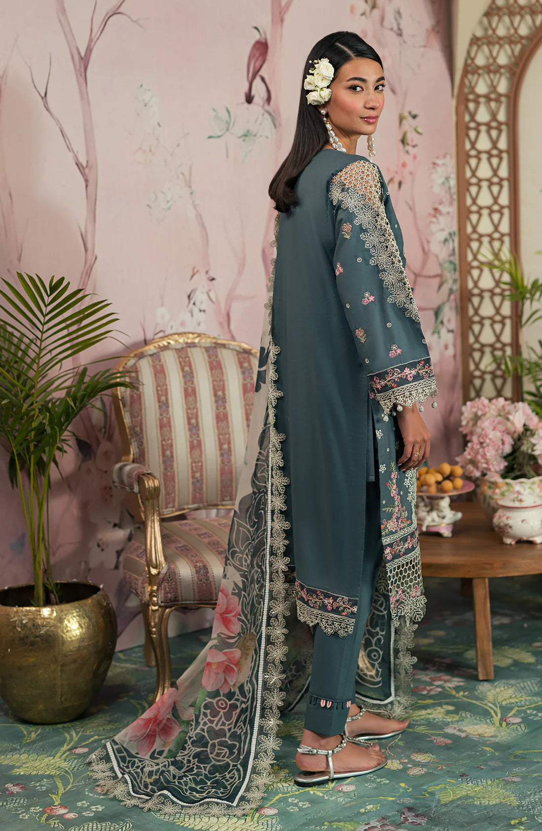 Emaan Adeel | Ayra Luxury Lawn 24 | AR-09 - Khanumjan  Pakistani Clothes and Designer Dresses in UK, USA 