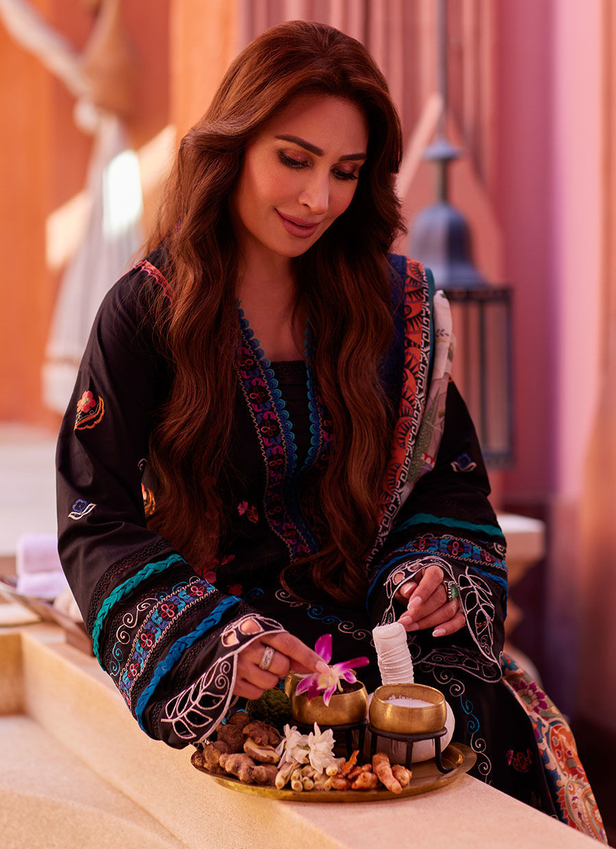 Farah Talib Aziz | Suay Lawn 24 | ILARIA BLACK - Khanumjan  Pakistani Clothes and Designer Dresses in UK, USA 