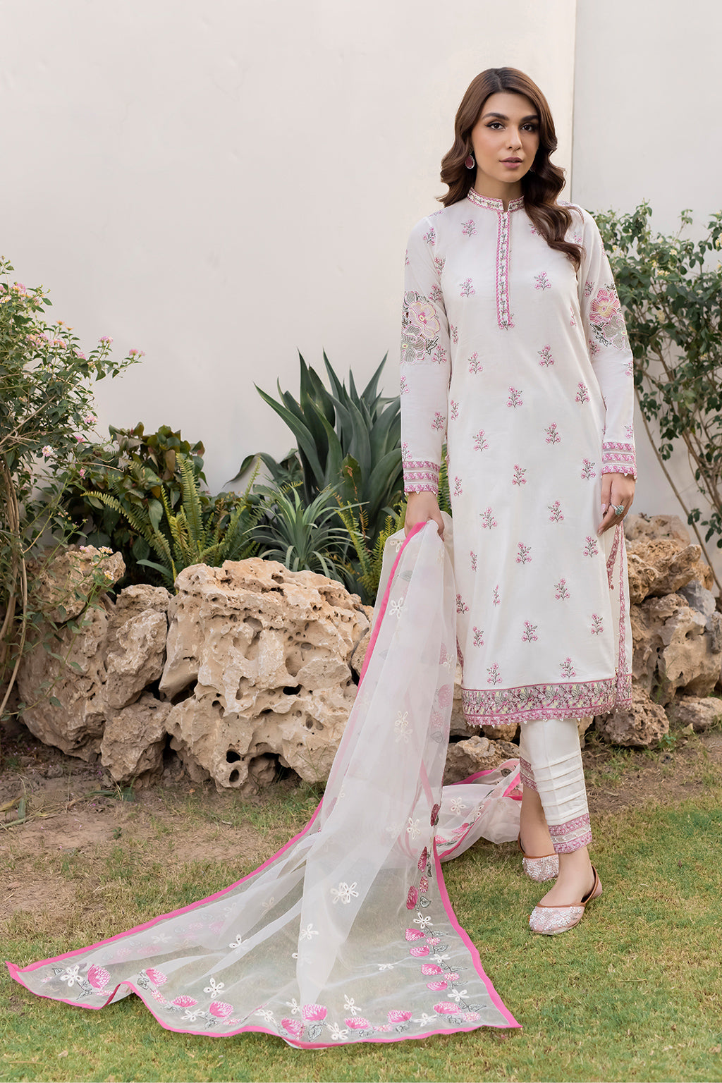 Iznik | Lawnkari 24 | UE-157 CANDYTUFT - Khanumjan  Pakistani Clothes and Designer Dresses in UK, USA 