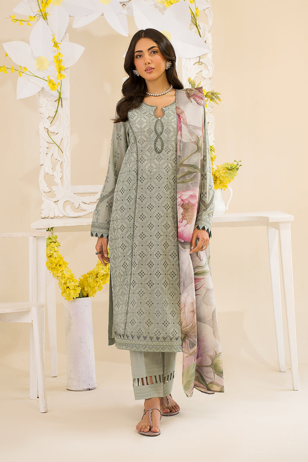 Iznik | Lawnkari 24 | UE-189 SLEEKCHIC - Khanumjan  Pakistani Clothes and Designer Dresses in UK, USA 