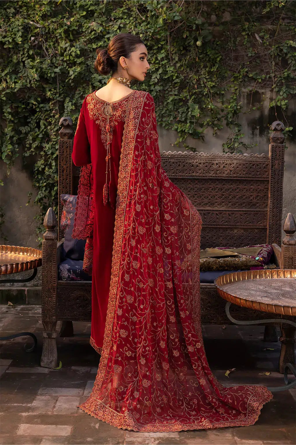 Iznik | Festive Velvet 23 | IV-37 MANIJEH - Khanumjan  Pakistani Clothes and Designer Dresses in UK, USA 