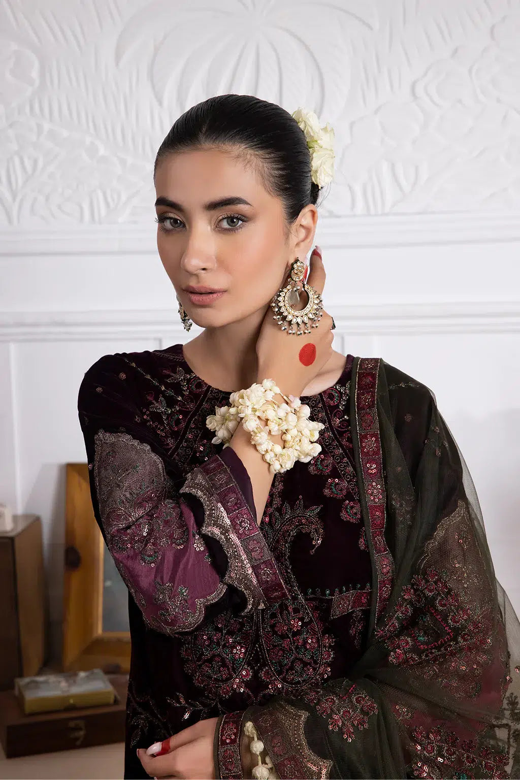 Iznik | Festive Velvet 23 | IV-30 AZITAH - Khanumjan  Pakistani Clothes and Designer Dresses in UK, USA 