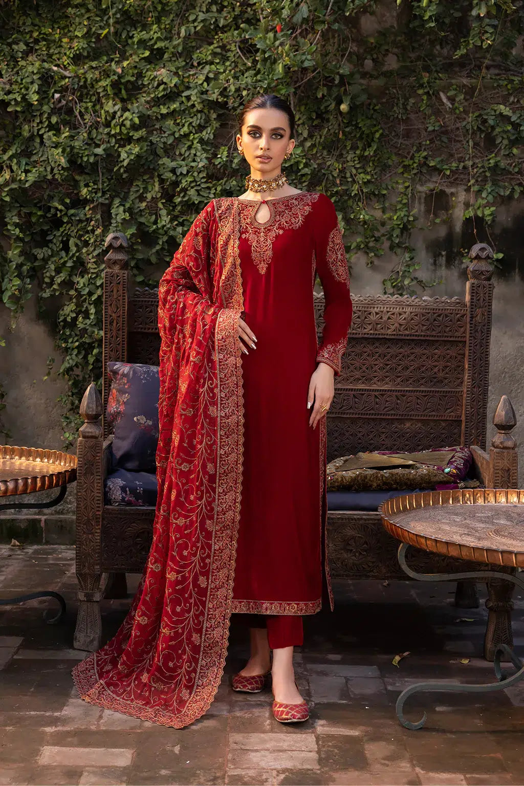 Iznik | Festive Velvet 23 | IV-37 MANIJEH - Khanumjan  Pakistani Clothes and Designer Dresses in UK, USA 