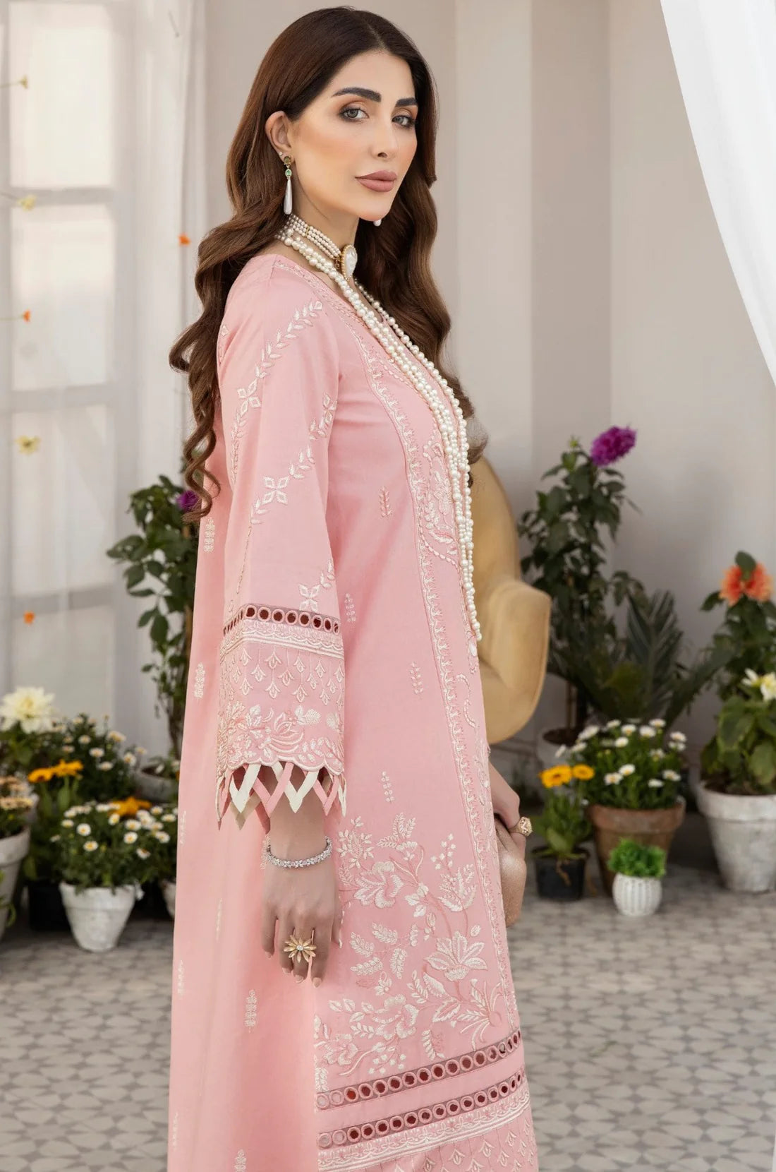 Mohagni | Muntazir Luxury Lawn 24 | AM-07 - Khanumjan  Pakistani Clothes and Designer Dresses in UK, USA 