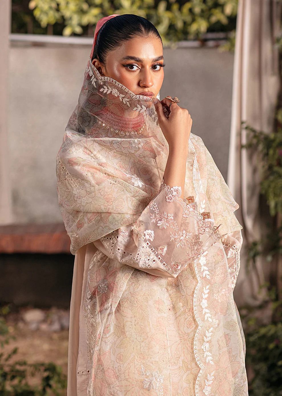 Mohagni | Muntazir Luxury Lawn 24 | CM-04 - Khanumjan  Pakistani Clothes and Designer Dresses in UK, USA 