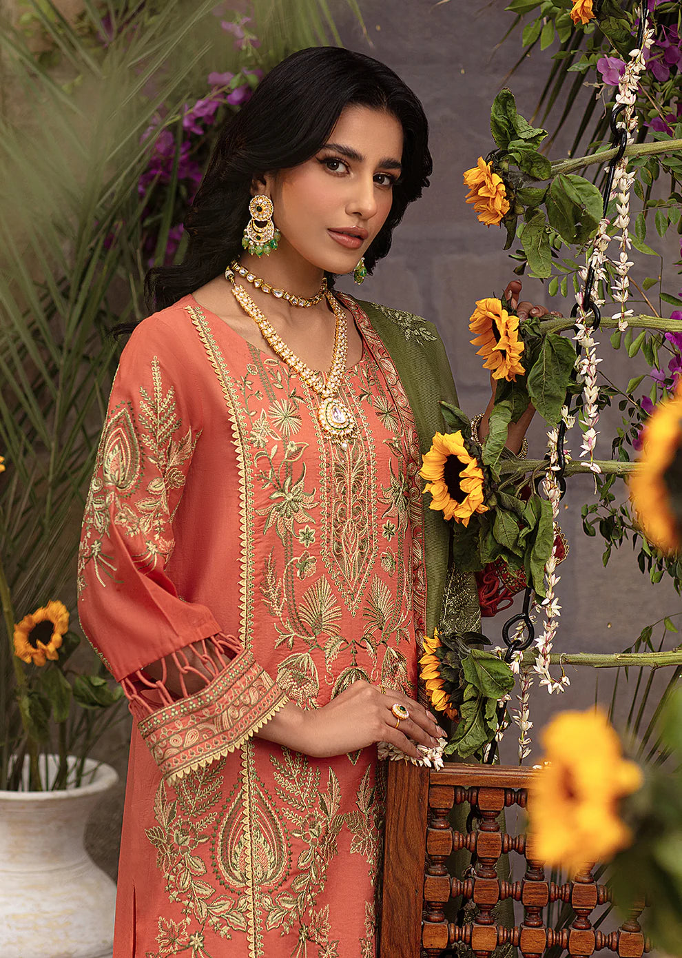 Mohagni | Muntazir Luxury Lawn 24 | CM-09 - Khanumjan  Pakistani Clothes and Designer Dresses in UK, USA 