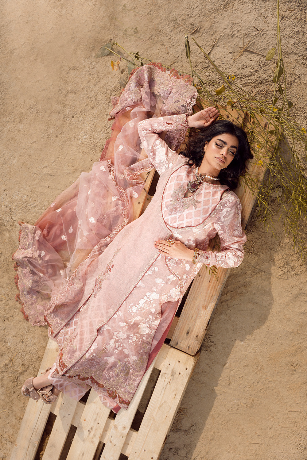 Nilofer Shahid | Verve Summer 24 | Sasha (3pc) – Verve SS 24 - Khanumjan  Pakistani Clothes and Designer Dresses in UK, USA 