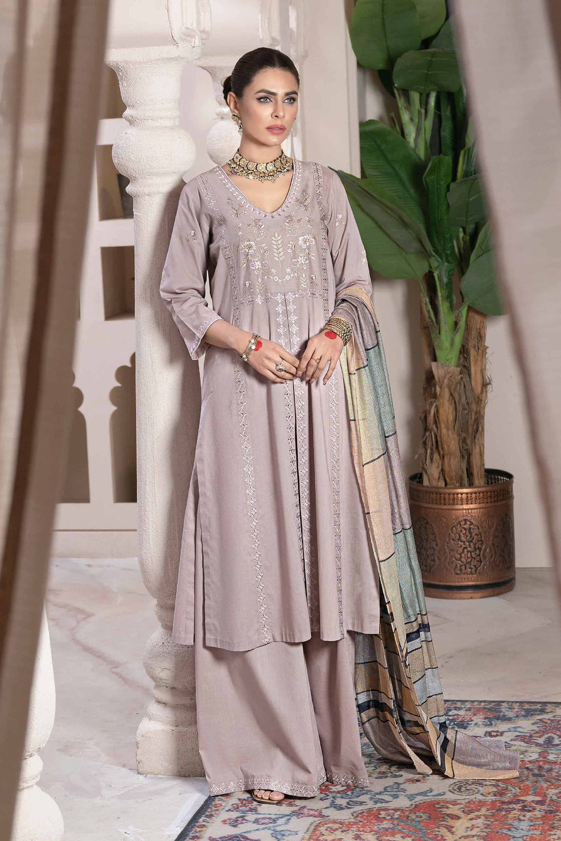 Nishat Linen | Luxury Collection 24 | KFE24-41 - Khanumjan  Pakistani Clothes and Designer Dresses in UK, USA 