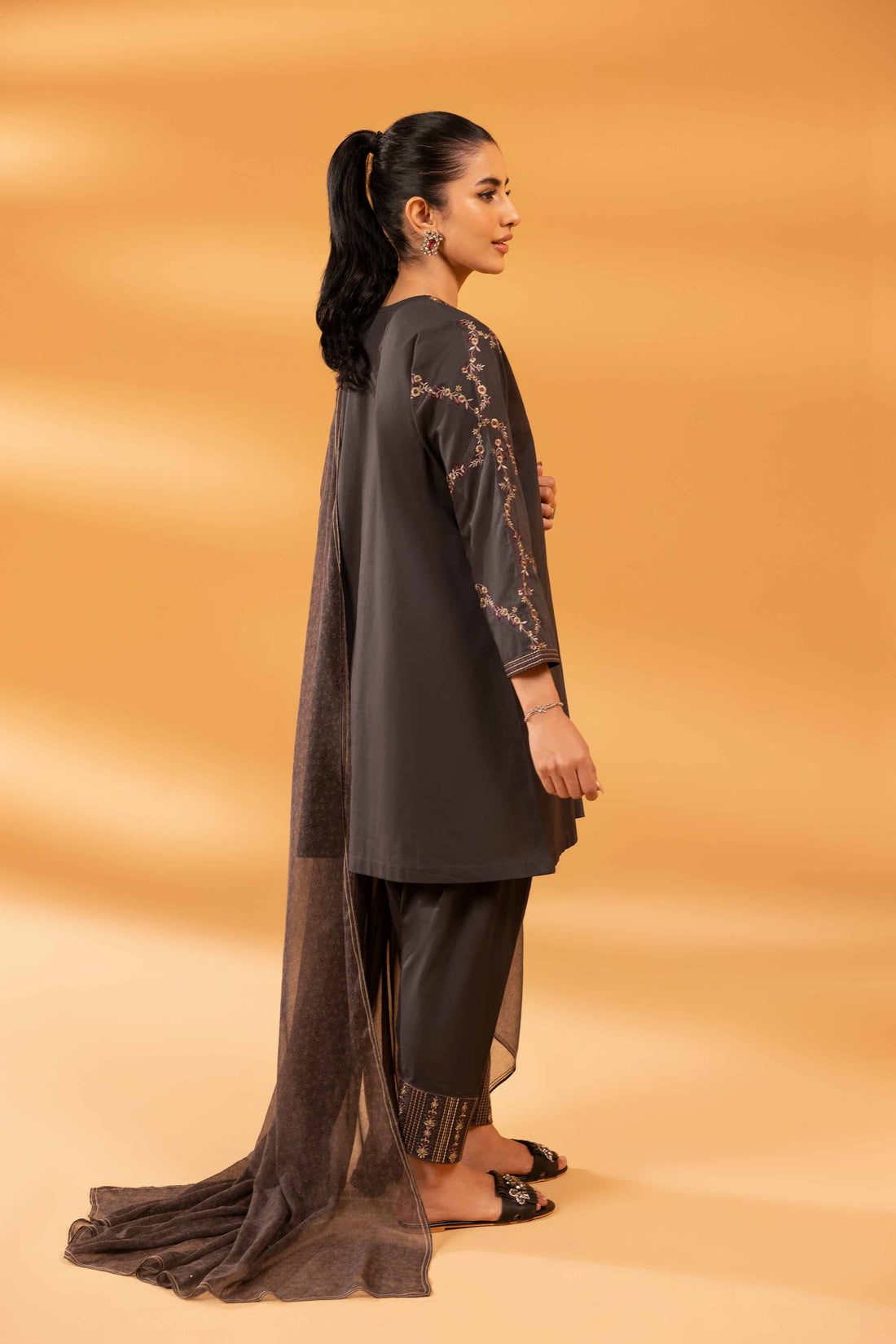 Nishat Linen | Luxury Collection 24 | KPS24-18 - Khanumjan  Pakistani Clothes and Designer Dresses in UK, USA 