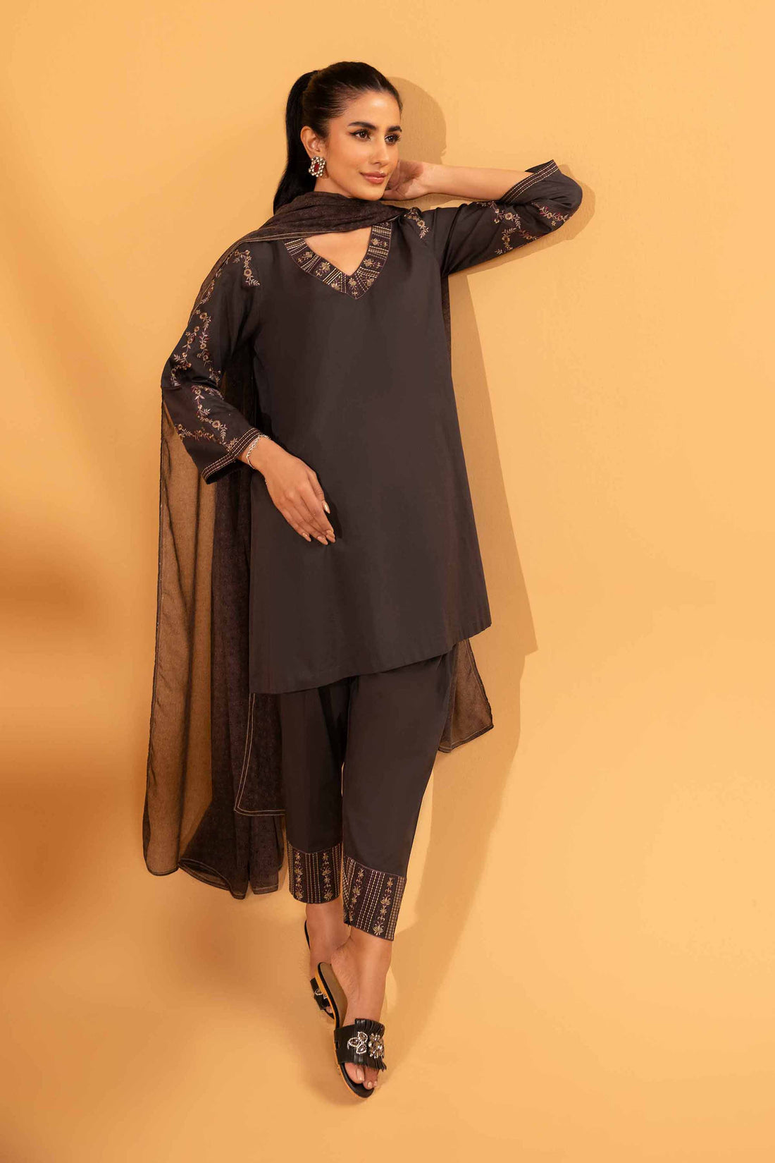 Nishat Linen | Luxury Collection 24 | KPS24-18 - Khanumjan  Pakistani Clothes and Designer Dresses in UK, USA 