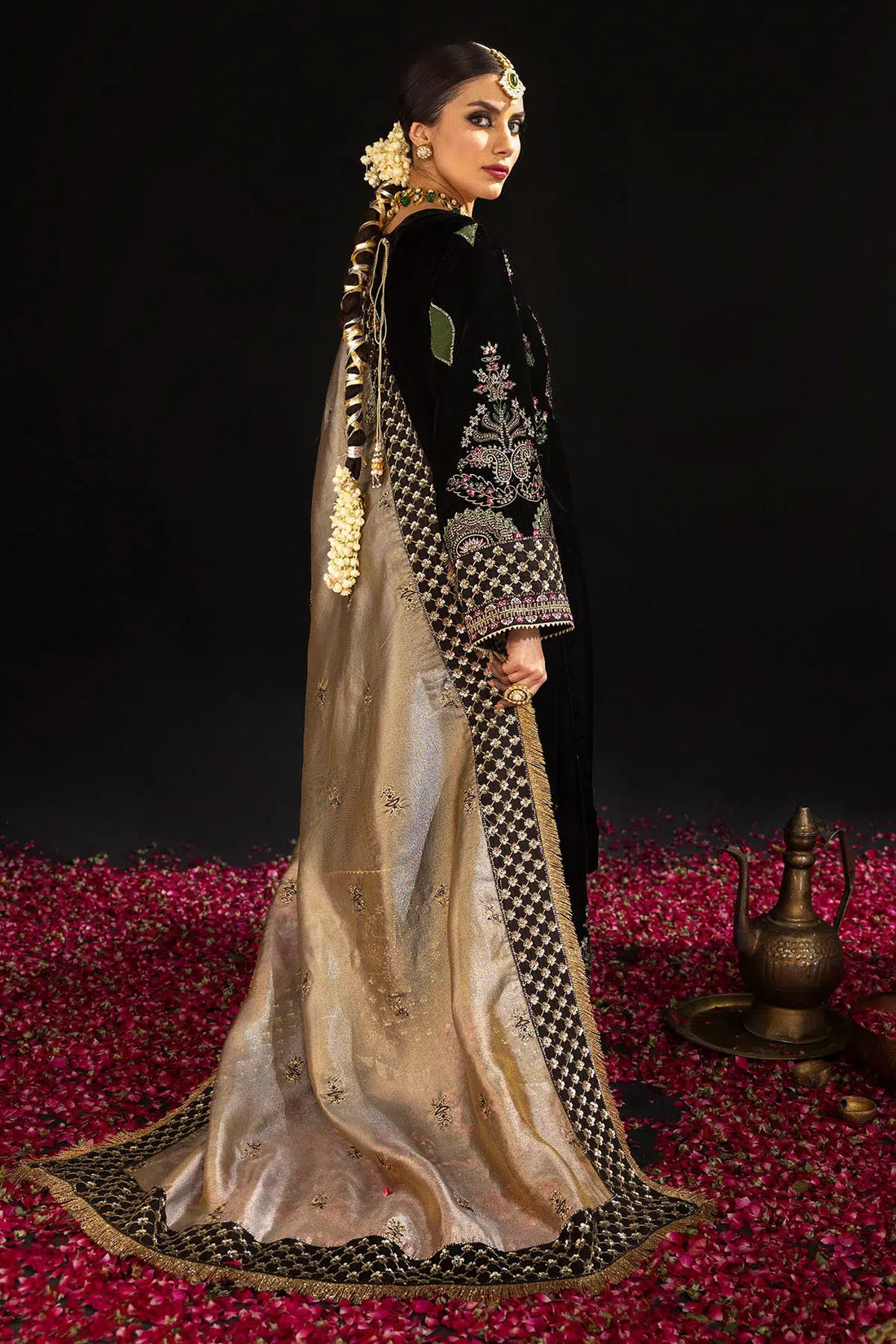 Nureh | Maya Velvet 23 | Morbagh - Khanumjan  Pakistani Clothes and Designer Dresses in UK, USA 