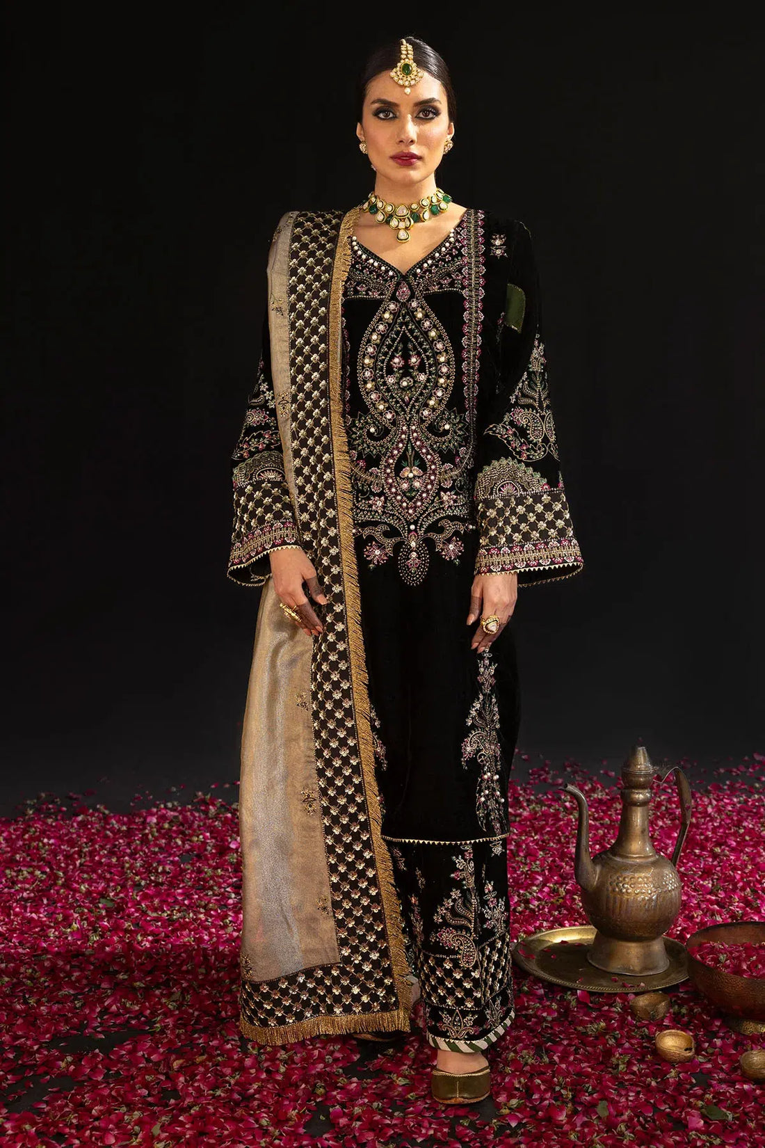 Nureh | Maya Velvet 23 | Morbagh - Khanumjan  Pakistani Clothes and Designer Dresses in UK, USA 