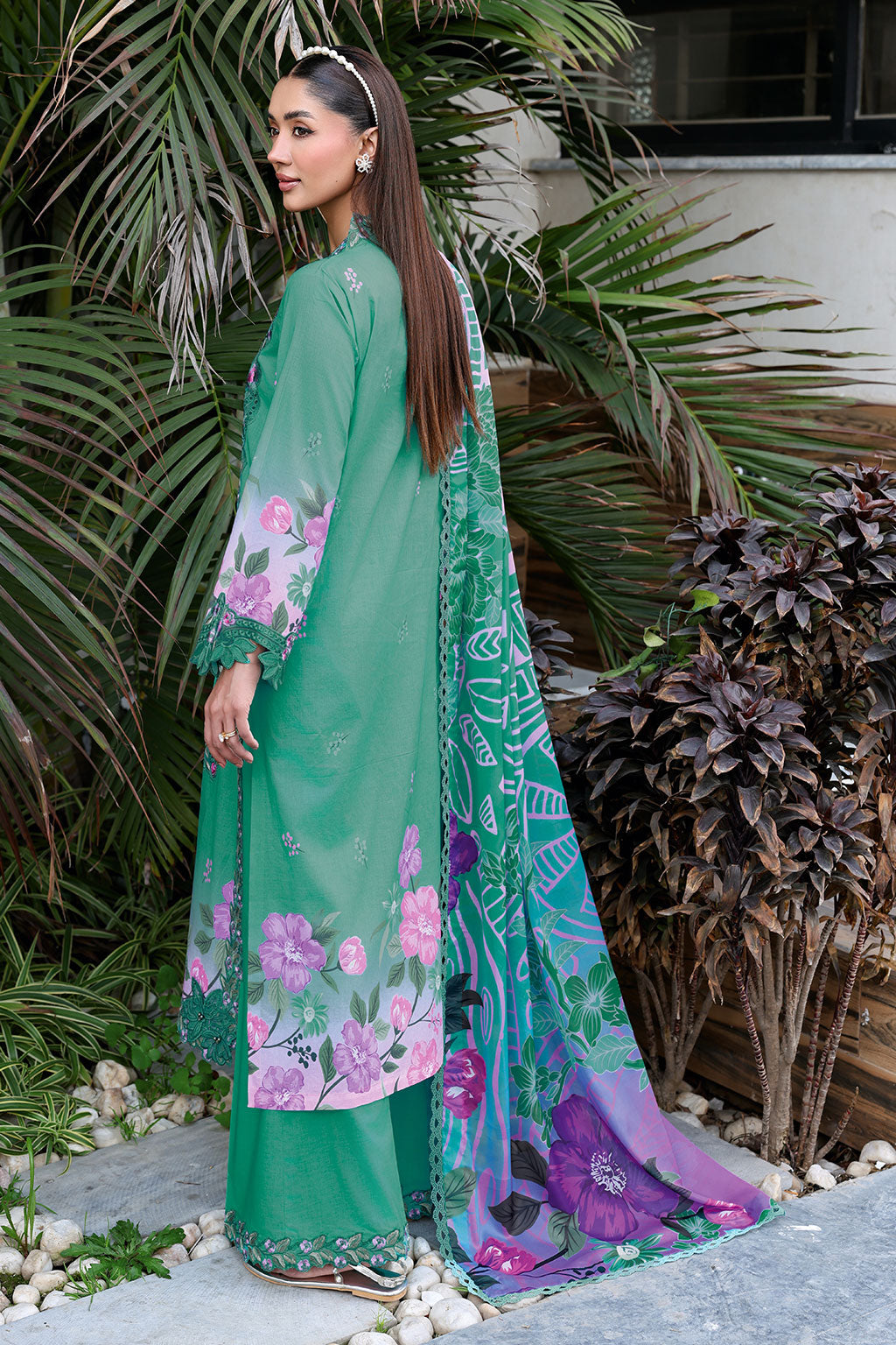 Buy | Hit Pakistani Clothes | Khanum Jan United Kingdom Tagged "Emerald Green" Buy | Hit Pakistani Clothes | Khanum Jan United Kingdom Tagged "Emerald Green"