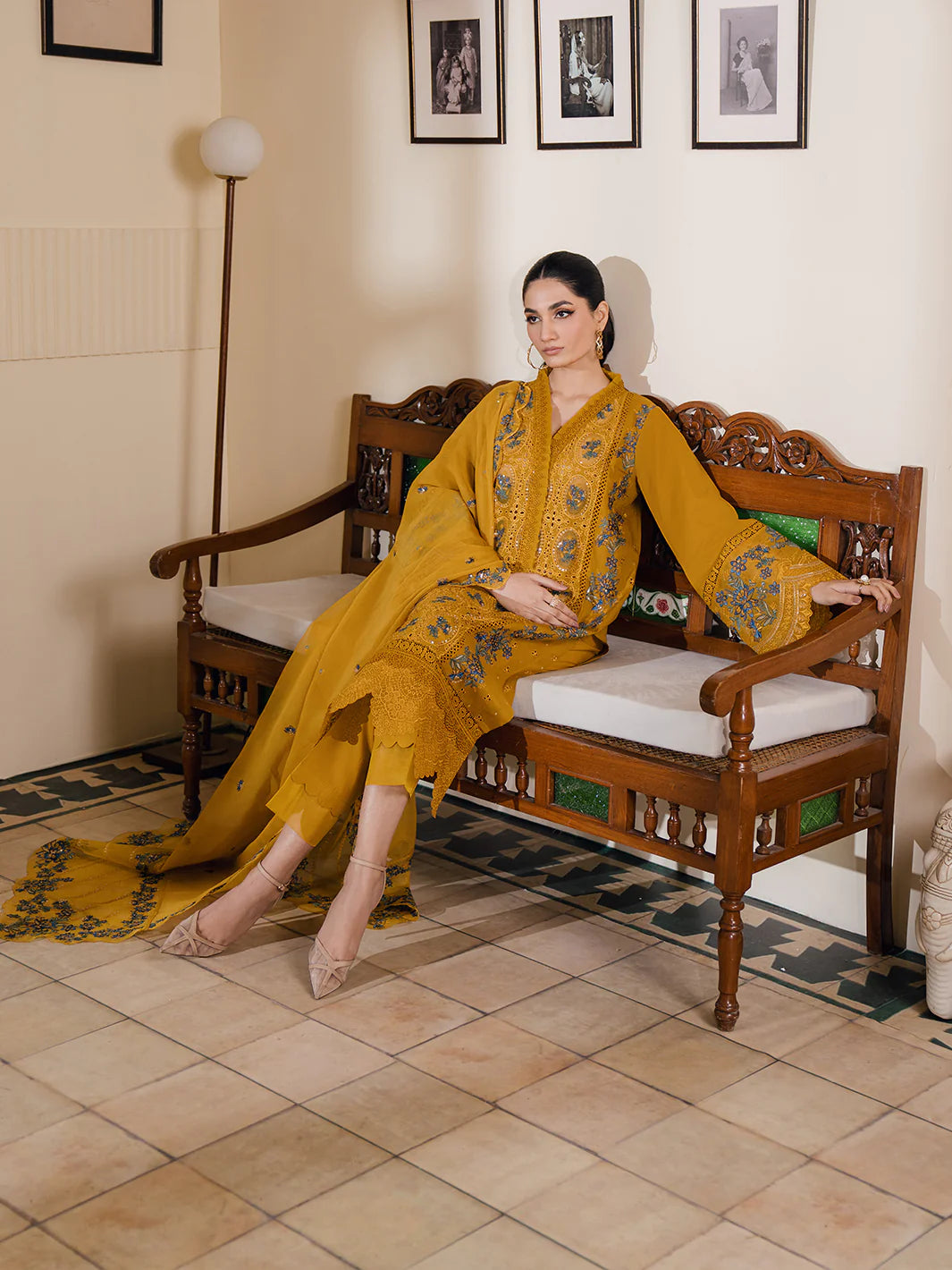 Bin Ilyas | Naqsh Luxury Lawn | Azlin - Khanumjan  Pakistani Clothes and Designer Dresses in UK, USA 