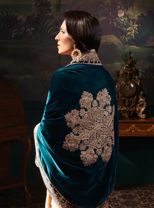 Zainab Chottani | Luxury Velvet Collection 23 | Amber - Khanumjan  Pakistani Clothes and Designer Dresses in UK, USA 