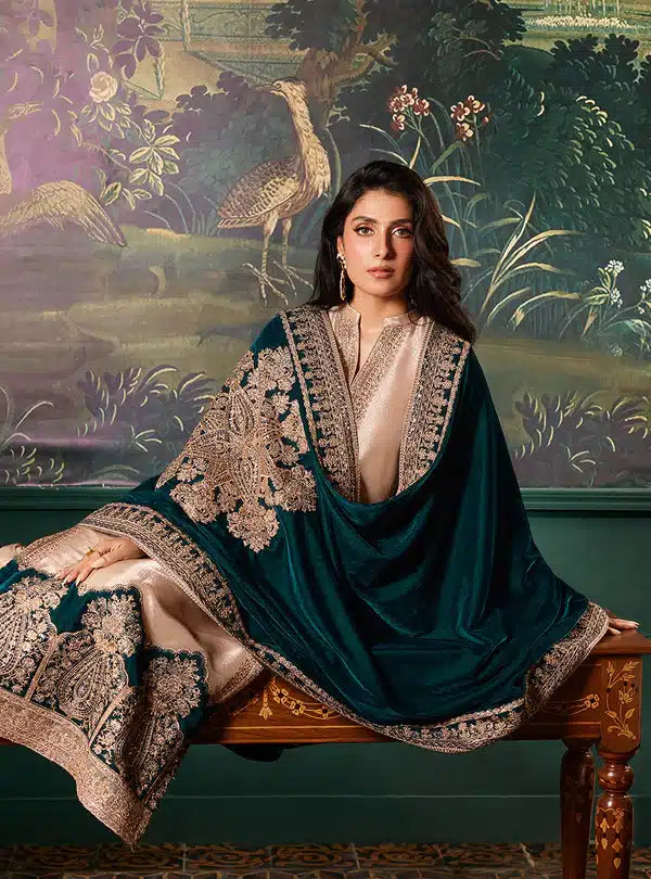 Zainab Chottani | Luxury Velvet Collection 23 | Amber - Khanumjan  Pakistani Clothes and Designer Dresses in UK, USA 